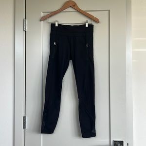 Lululemon black 7/8 leggings with front zip pockets
